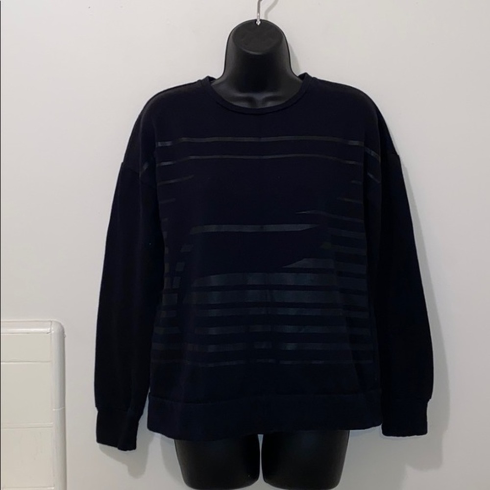 Women’s Fabletics Black Snowshoe Sweatshirt - Picture 2 of 8